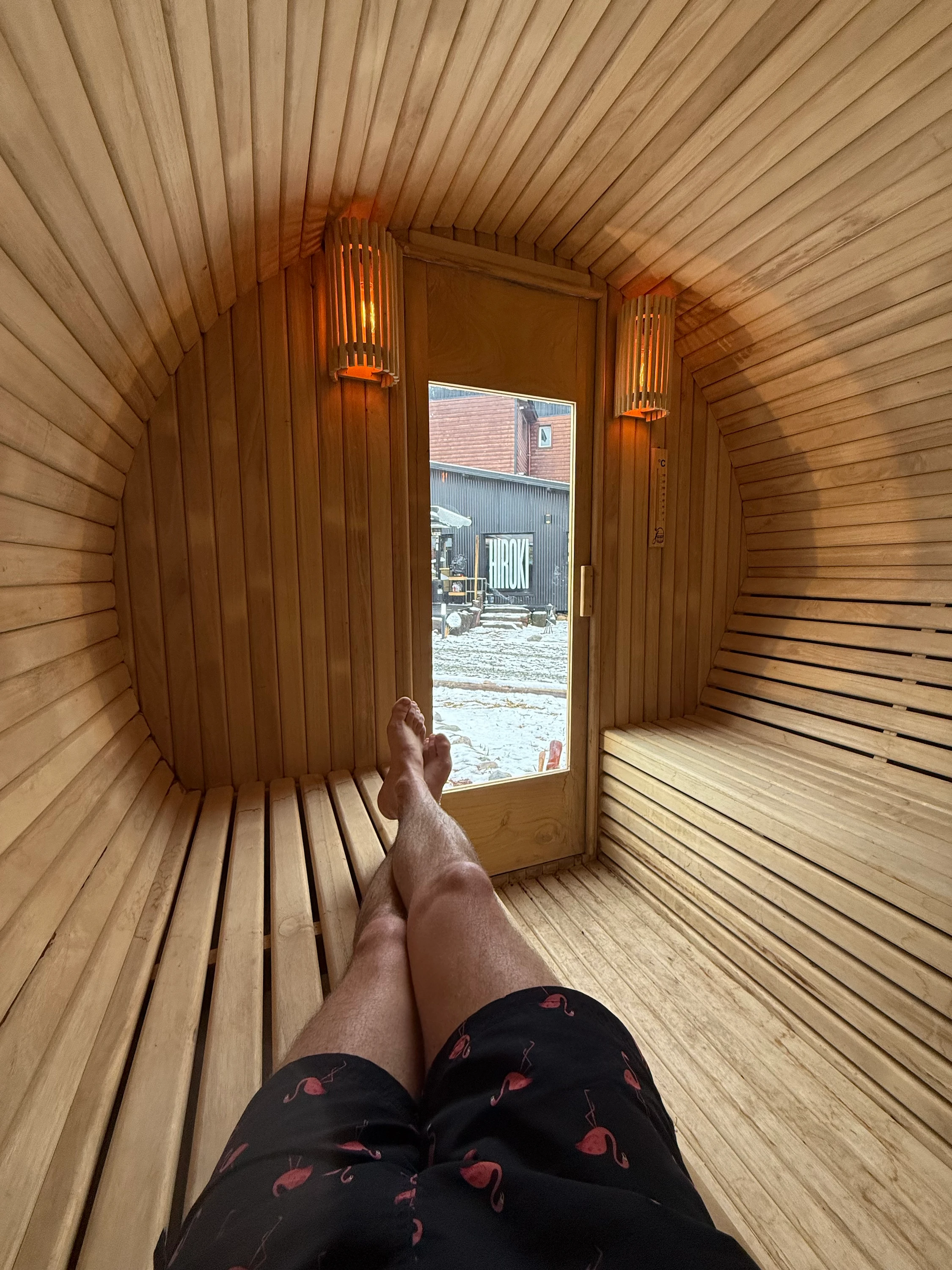¿El Sauna Sakura es un sauna seco o húmedo?