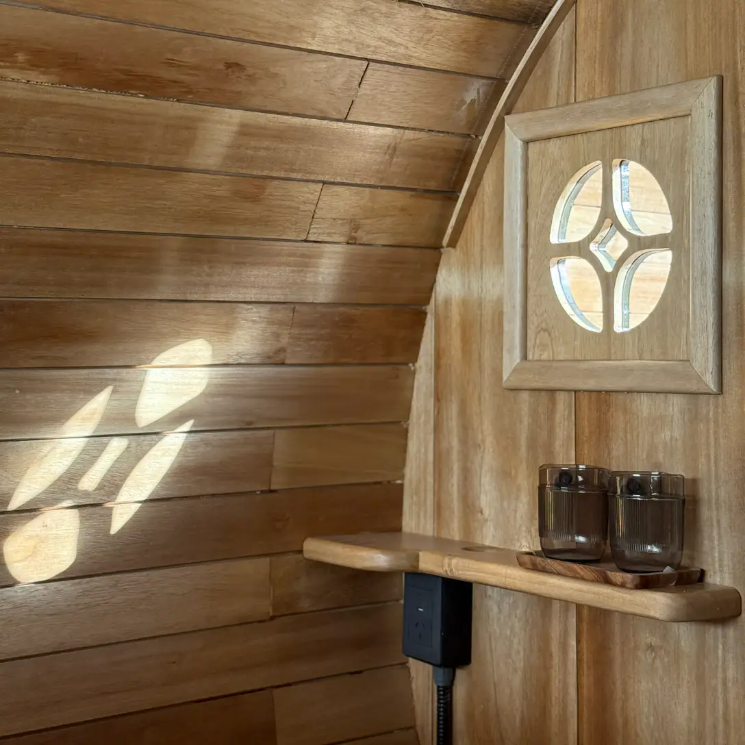 Fabricado en madera de Kiri